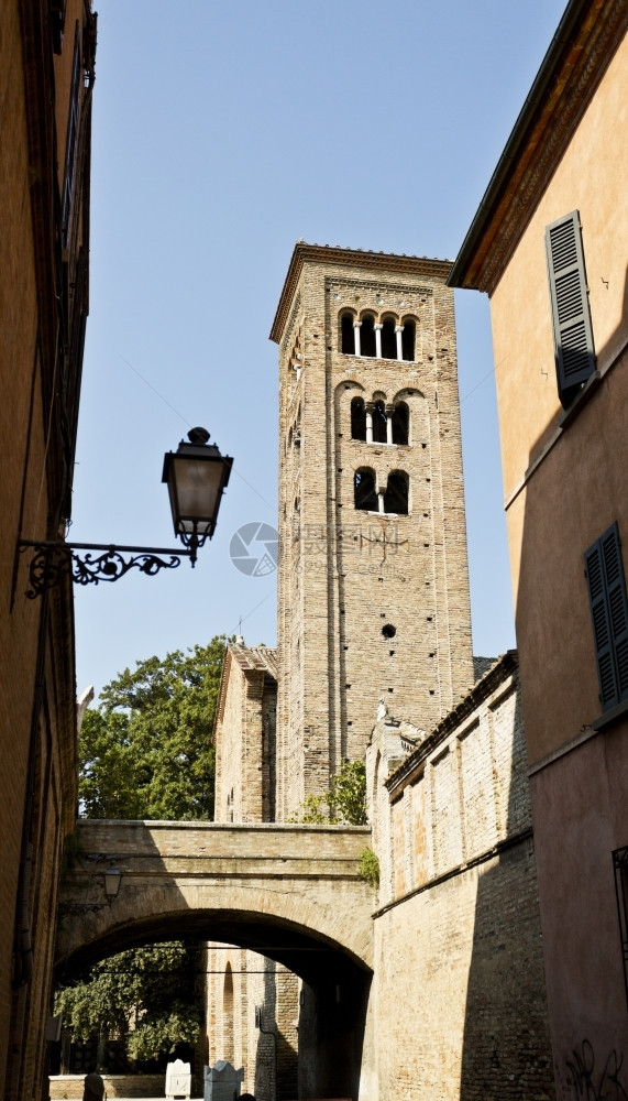 132年意大利拉文纳圣方济各弗朗西斯切科的Basilica被献给阿西圣方济各大教堂纪念碑古老的图片