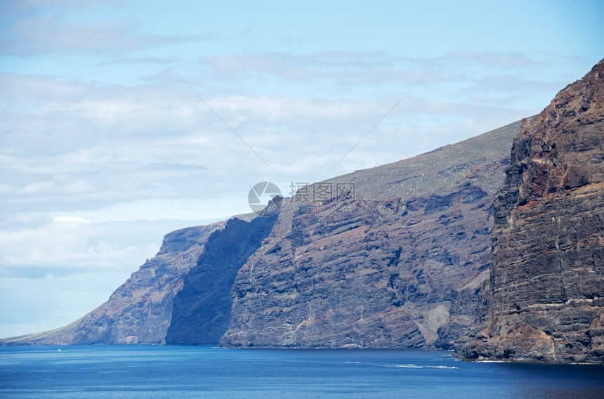 巨人岩石景观塔内里夫海岸的线在这个地方losgiantes图片