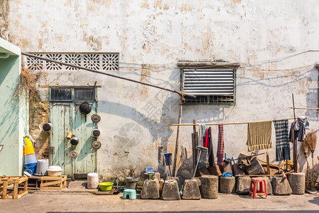 水桶亚洲泰国曼谷唐人城后街的锅罐和图片