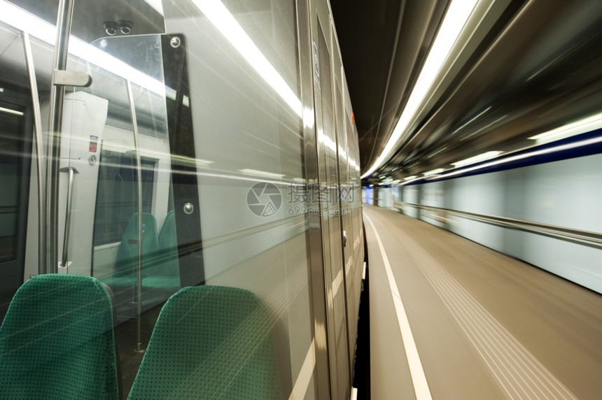 一种空火车抵达站现代的玻璃图片