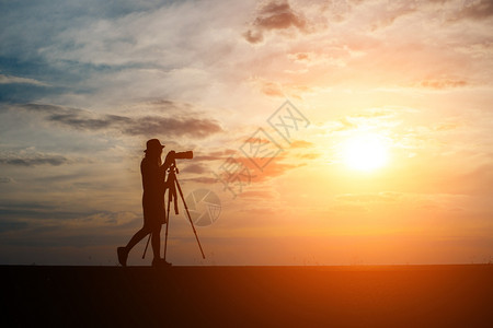 摄影师的休光片拍摄日落自然镜片美丽的图片