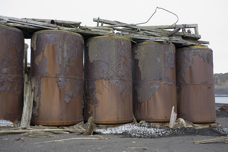 废料南极洲霸权岛一个废弃的老捕鲸站锅炉残骸被清理成废旧捕鲸站极旅行背景