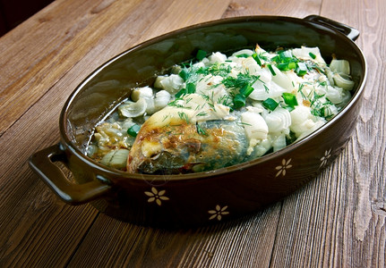 油炸美食物Tebe鞑靼人烹饪中的烤鱼图片