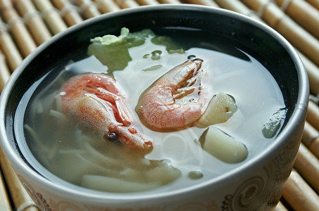 黄色的东方美味广海鲜汤在香港发现的广东菜中海鲜汤背景图片