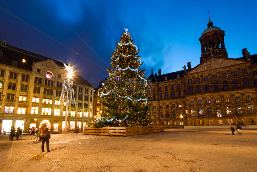 首都建筑学荷兰阿姆斯特丹大坝广场上的圣诞节晚在荷兰阿姆斯特丹户外图片