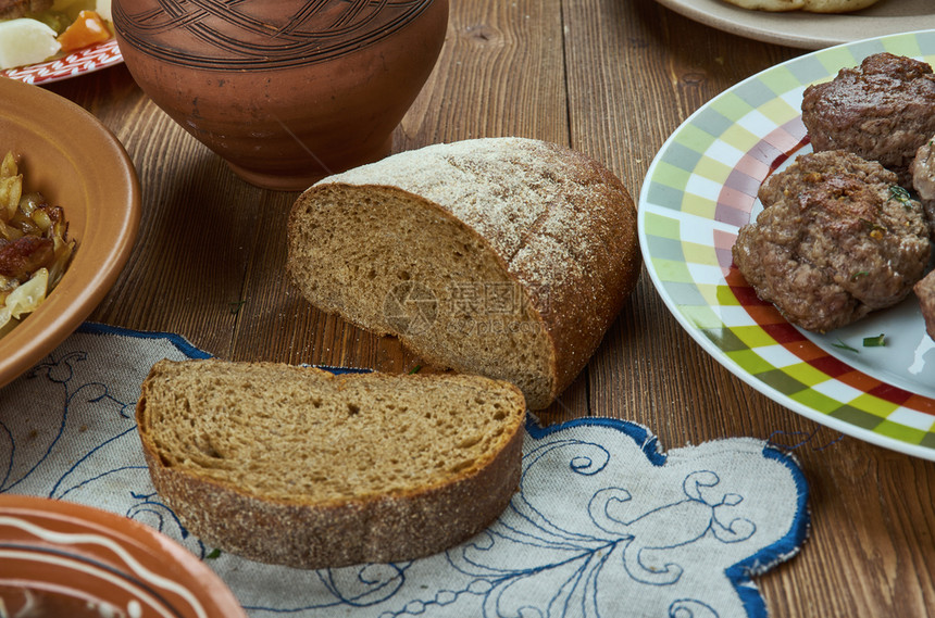 什锦的食物最佳土制林帕瑞典黑麦面包自制烹饪传统各种菜盘顶视图片