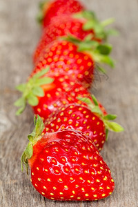 红色的水果木本底一连串地拔草莓茶点图片