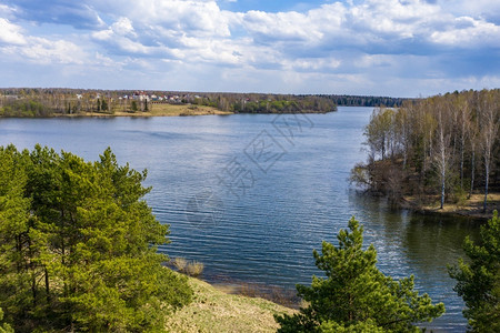 俄罗斯伊凡诺沃地区乌茨基水库和美丽的云雾天空春风景树河伊万诺沃图片