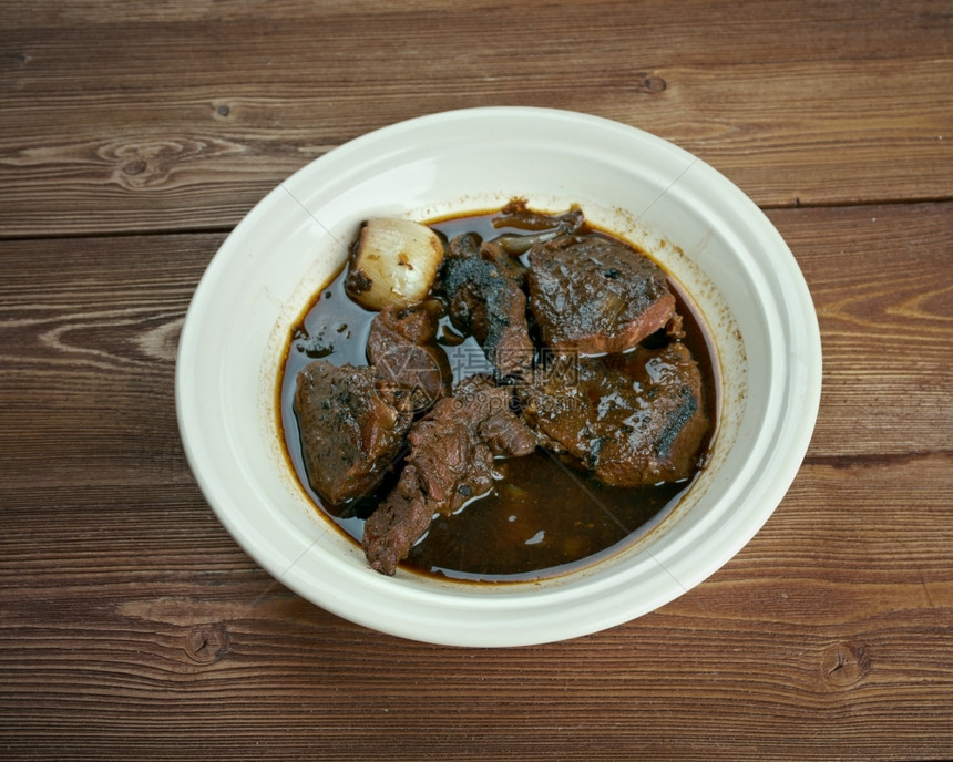 Sudderlapjes荷兰红烧牛排欧洲的一顿饭厨房图片