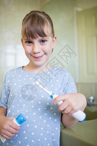 牙科健康洗刷的浴室女青年齿图片