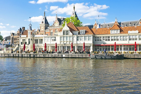 荷兰阿姆斯特丹市风景来自荷兰阿姆斯特丹船风景优美中央图片