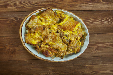 鸡猪排土豆肉片卡塞罗菜美味的心食新鲜猪肉沙锅图片