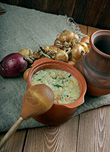 猪肉Kulesch乌克兰粥用猪油小米和蔬菜制成熏肉哥萨克图片