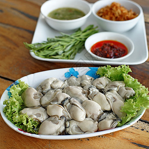 盘子的新鲜牡蛎食物图片