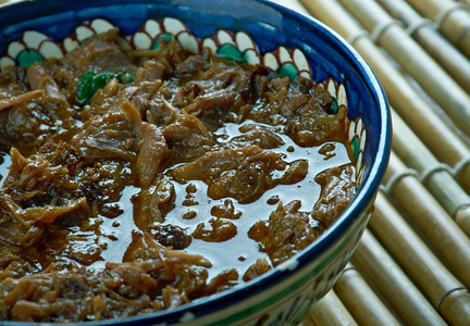 地牛关胡椒用猪肉和血制成的菲律宾杜努甘炖菜小吃图片