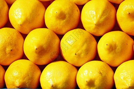 束市场农户股上有很多柠檬背景桩图片