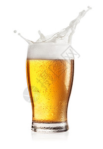 气泡麦酒蒸汽杯轻啤在白色背景上隔离喷洒蒸汽杯轻啤酒喷洒吧图片