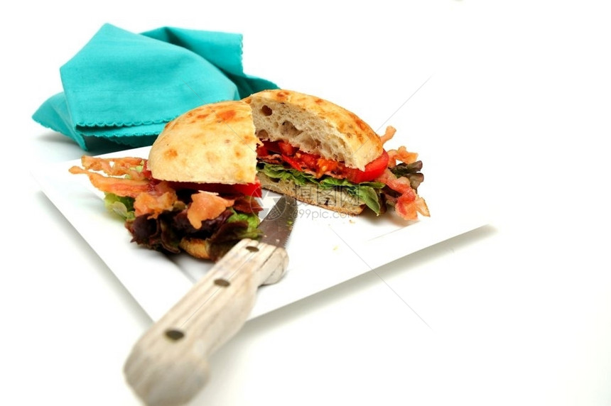 培根生菜和番茄三明治鱼生菜和番茄三明治也称为BLT在Ciabatta卷上已知蔬菜食物图片