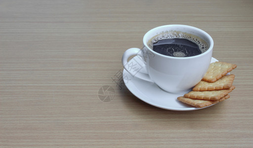一杯咖啡和饼干图片