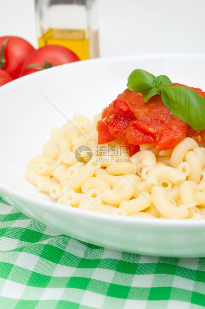 意大利面食物品配番茄酱的马卡罗尼面食美味的图片