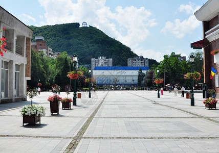城市夏季日罗马尼亚里西塔市中心公共广场奥林匹克旅行图片