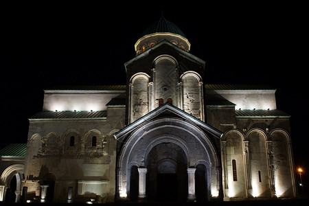 旅游城市夜间巴格拉蒂大教堂鲁吉亚库塔西格鲁吉亚欧洲宗教图片