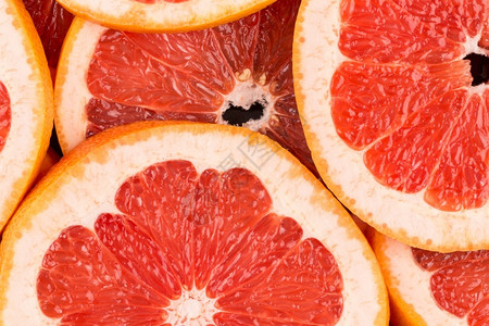 摄影健康红背景摘要含有柑橘水果葡萄切片的红背景成熟图片