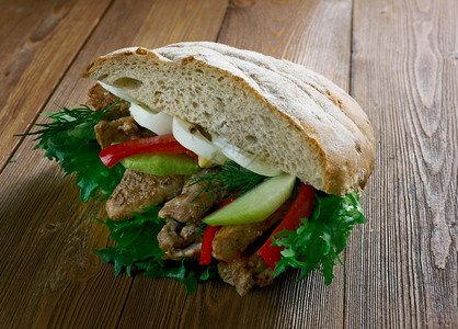 一种食物法国尼斯地区特制的袋式三明治法国尼斯地区盘子图片