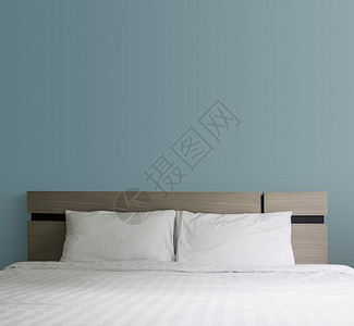 墙蓝色的床在卧室睡觉图片