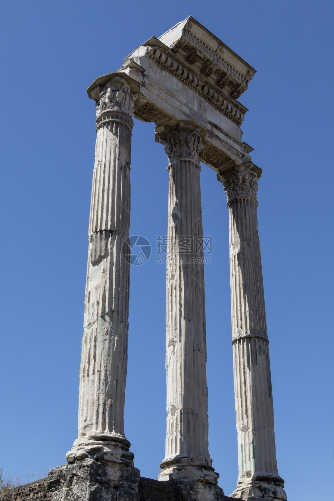 欧洲罗马广场的蓖麻和波吕克斯神庙罗马意大利蓖麻和波吕克斯神庙罗马意大利旧的废墟图片