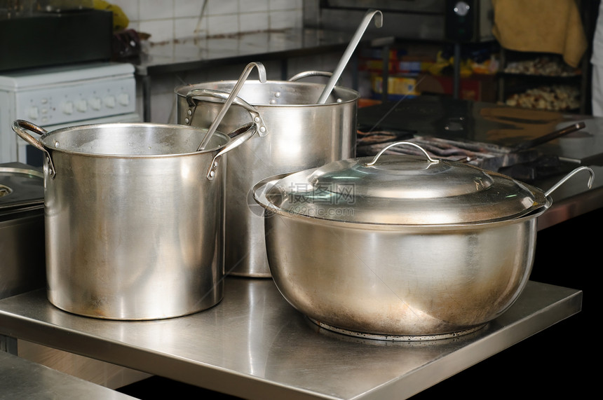 厨具实际用过的餐厅厨房三个锅子有选择焦点水平花盆图片