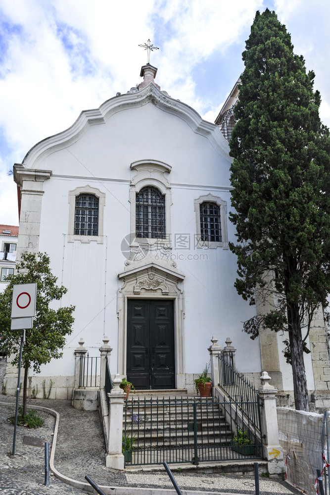 在葡萄牙里斯本重建的圣詹姆斯教堂在18世纪重建的圣詹姆斯教堂宗建筑学拱图片