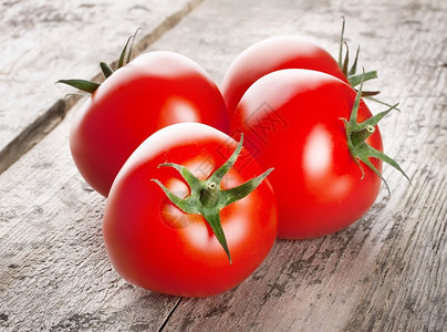 健康水果明亮的木制背景红辣椒番茄图片