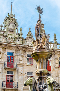 旅游西班牙北部加利亚州圣地哥德孔波斯特拉的不老泉和雕像西班牙语遗产图片