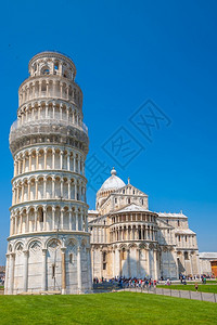 大教堂吸引力皮萨塔比市中心的意大利天线城市景色著名的旅游景点倾斜图片