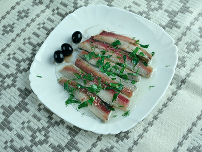 西班牙语新鲜的小吃南西班牙开胃菜或塔在南西班牙的新鲜鱼类图片