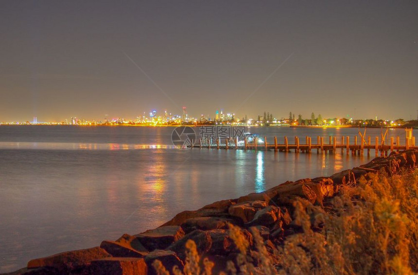 水城市大洋洲墨尔本晚上从菲利普港湾图片