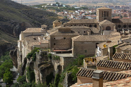 西班牙中部LaMancha地区的Cuenca老城区曼恰拉屋图片
