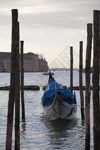 威尼斯典型的歌多拉照片船夫盛大图片
