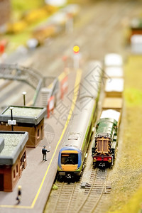 带有浅dof的小型模拟火车站货运通勤平台图片