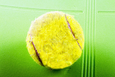 游戏闲暇绿色塑料表面的旧网球横向图像娱乐图片