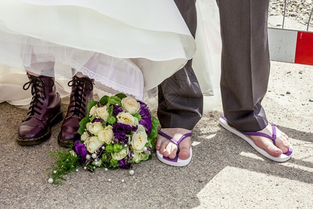 花新郎紫色鞋子腿图片
