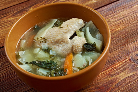 俄罗斯卷心菜汤带有织物和黄的绿沙里草原肉酢浆美食图片