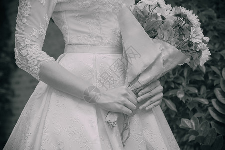 新娘手中的花束特写图片