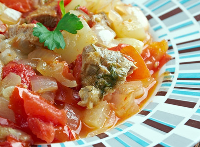 土耳其蔬菜和肉食萨卡武尔玛塔利菲准备好盘子胡椒图片
