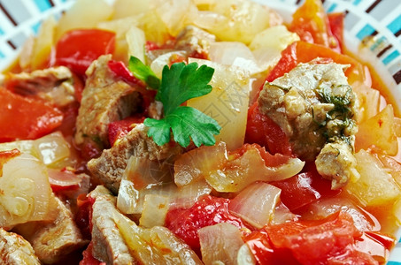 土耳其蔬菜和肉食萨卡武尔玛塔利菲健康烤肉串勺子图片
