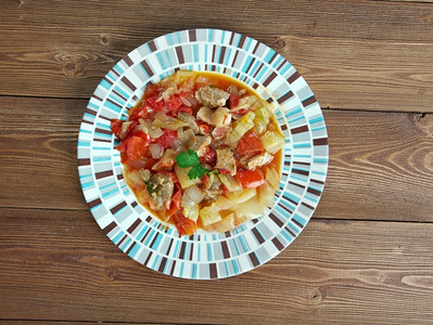 午餐勺子热的土耳其蔬菜和肉食萨卡武尔玛塔利菲图片