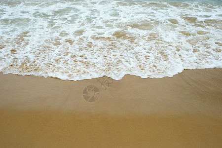 夏季概念背景海浪和沙的洋滩岸美丽的清除图片
