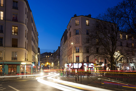 法国巴黎CanalStMartin街旅游的夜晚图片
