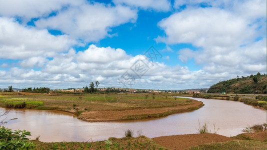 马达加斯美丽的草原河流风光图片
